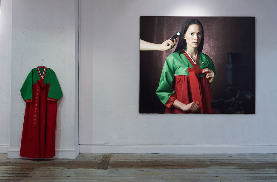 http://tommycha.com/files/gimgs/22_hanbok-installation.jpg